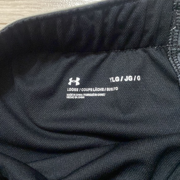 Bundle of two Under Armour athletic shorts - Picture 3 of 5
